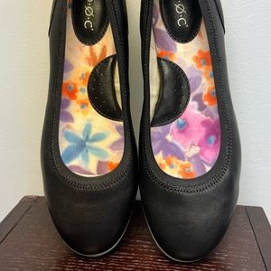 boc Flats slip on, Black with floral pattern inside, Size: 7.5M‎